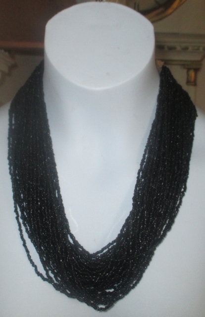 xxM1050M 40 row necklace graced with numerous pearls 1950s